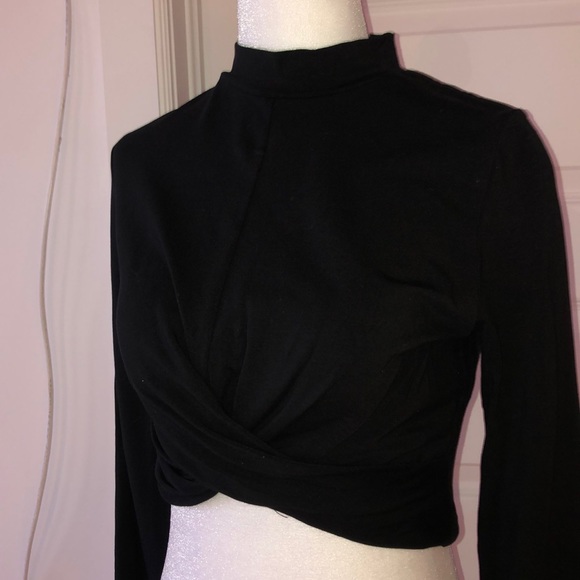 Xenia Boutique Tops - NWOT Black Twisted Crop Top
